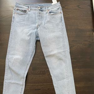 Levi’s women’s jeans light wash - size 32